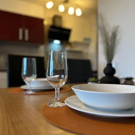 A703, Schoene Und Grosse Ferienwohnung لانشتاين